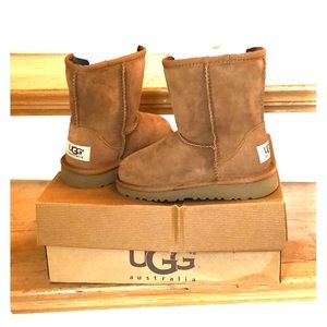 UGG Classic Kids/Toddler Size 10 Boots (EU 27)